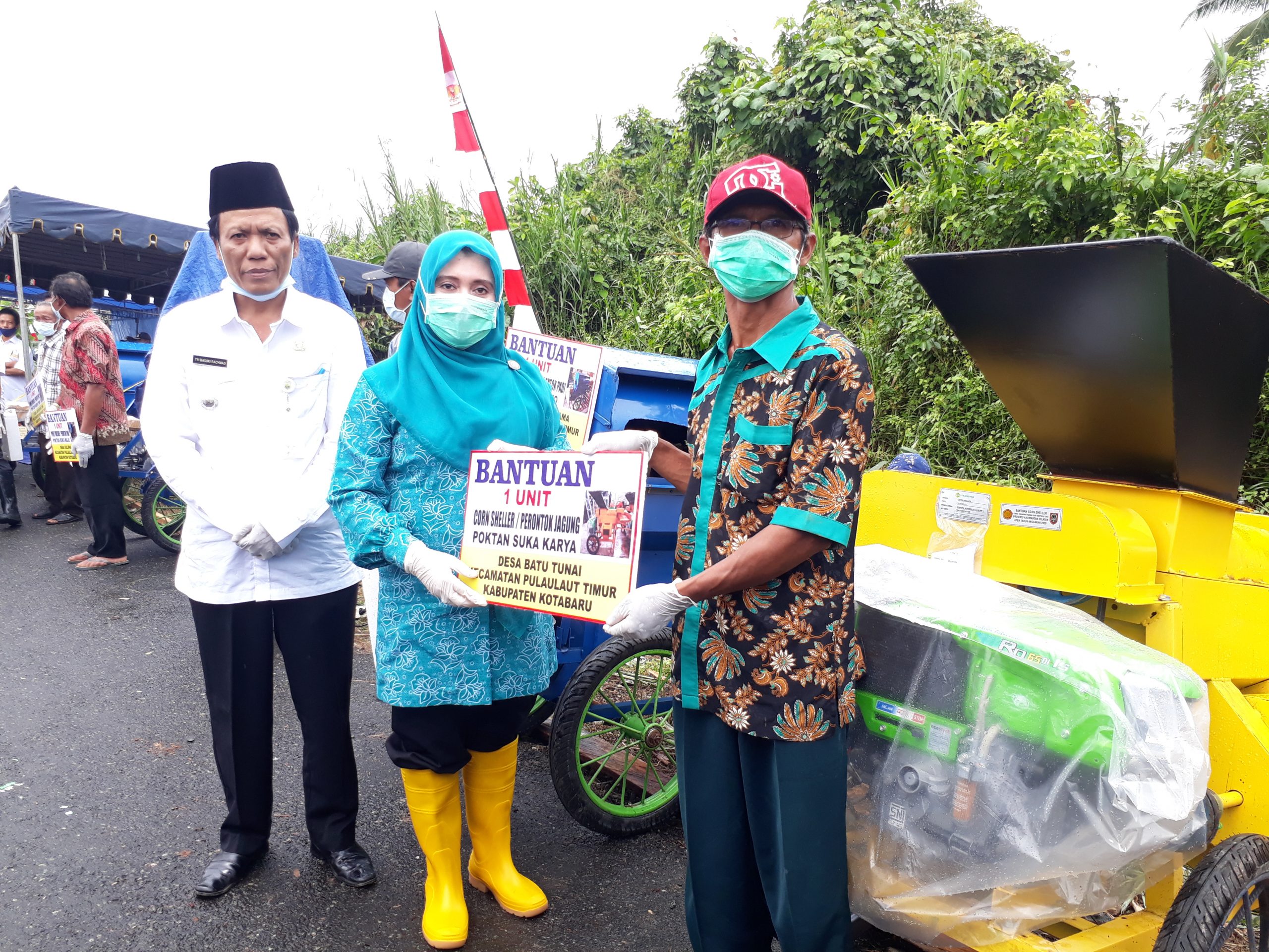 TP PKK Serahkan Mesin Perontok Jagung kepada Kelompok Tani 