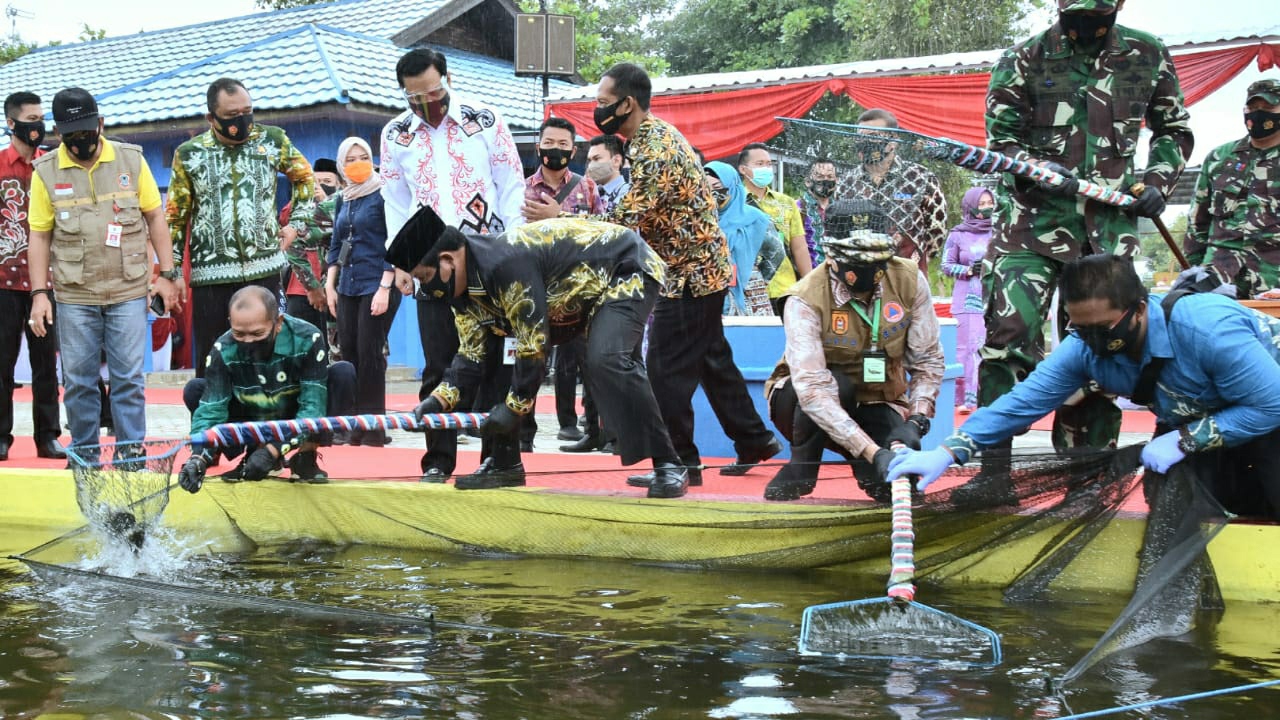 IMG_20200724_174556 Sahbirin dan Rudy Resnawan Tinjau Kampung Tangguh