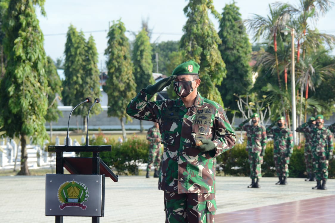 Jajaran Korem 101/Antasari Ziarah TMP Bumi Kencana  