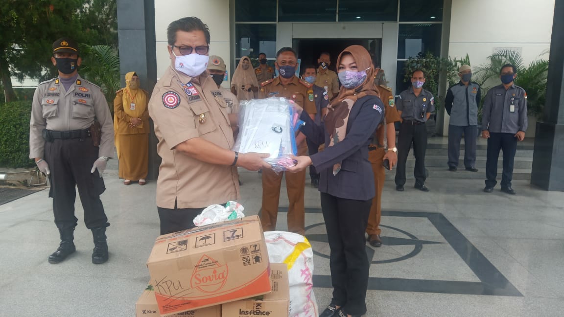 Pemkab Balangan Serahkan Bantuan APD Pemilu