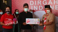 Smartfren dan PT DSS Bantu Pelajar Banjarmasin