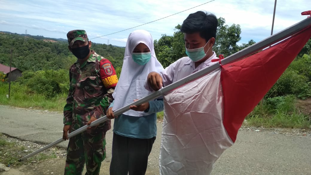 Babinsa Sebulu Ajak Generasi Muda Kibarkan Merah Putih