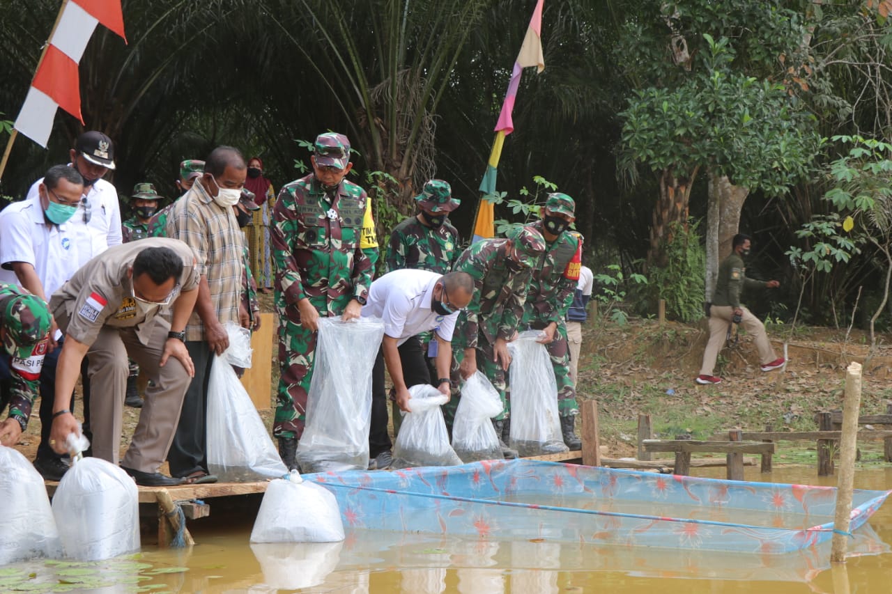 Tim Wasev Mabes TNI Sambangi Satgas TMMD Ke-109 Kodim 1022/Tnb