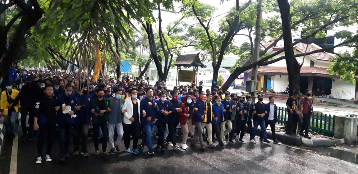 IMG-20201015-WA0030 Aksi Susulan, Mahasiswa Kalsel Minta Temui Presiden