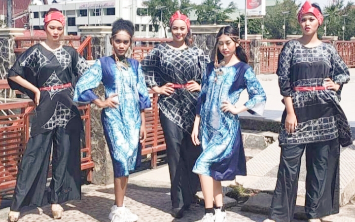 Pengrajin Sasirangan Balangan Ikut Gelaran Fashion Show