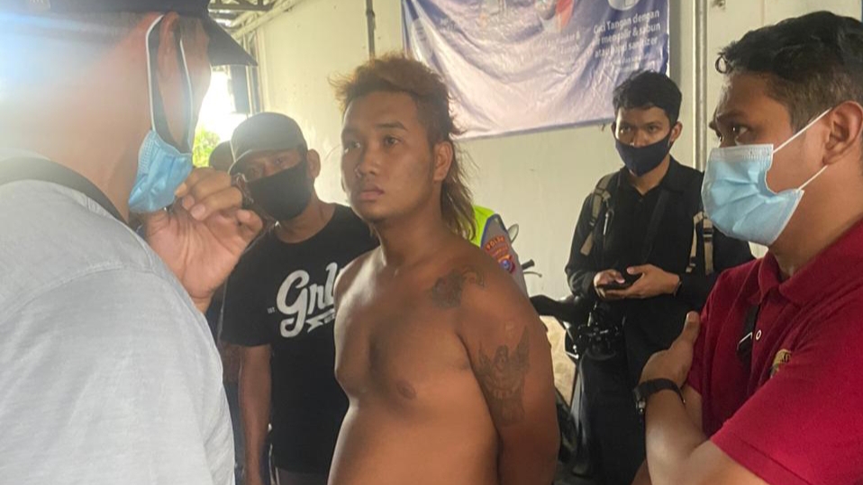 IMG_20201008_193947 Bawa Mandau di Tengah Aksi Demo, Adi Diamankan Aparat