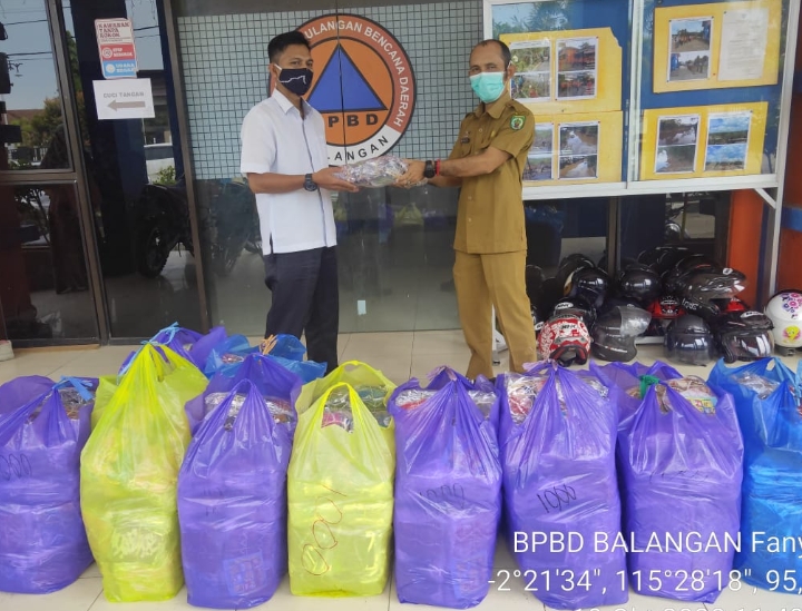WhatsApp Image 2020-10-20 at 09.22.29 Menjelang Pilkada, BPBD Balangan Serahkan 10.000 Masker Kepada Penyelenggara Pemilu