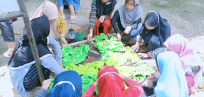 Anggota Sanggar Seni Balida Satria Dilatih Mengolah Kain Sasirangan