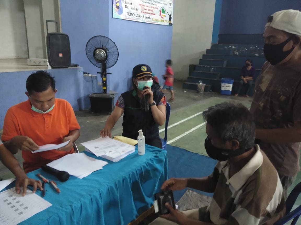 TKSK Septa Yuliani Dampingi  Penyaluran BST