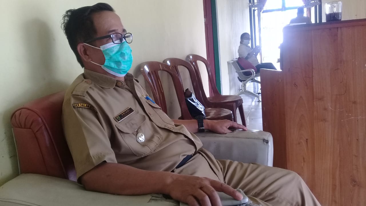 Pemerintah Kecamatan Paju Epat Bantu Keluarga yang Terpapar Covid-19