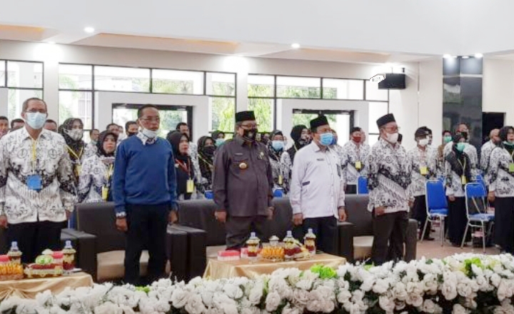 Bupati Ansharuddin Buka Konferensi PGRI Ke-22