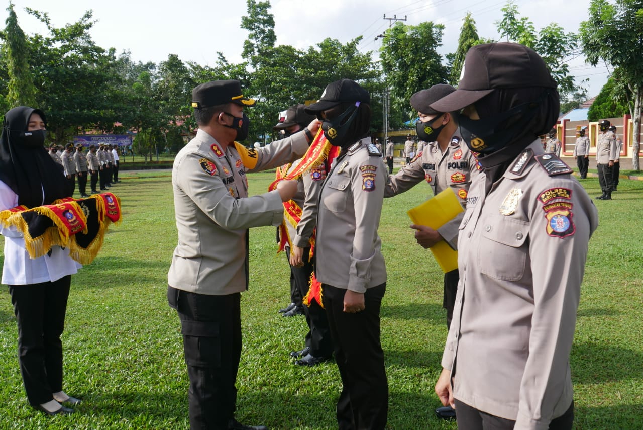 Polres Bartim Kukuhkan Tim Srikandi Penegak Prokes