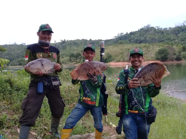 Berburu Ikan dengan Senapan Angin di Waduk Riam Kanan
