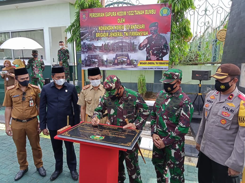 Gapura Kedua Kodim 1022/Tanbu Diresmikan