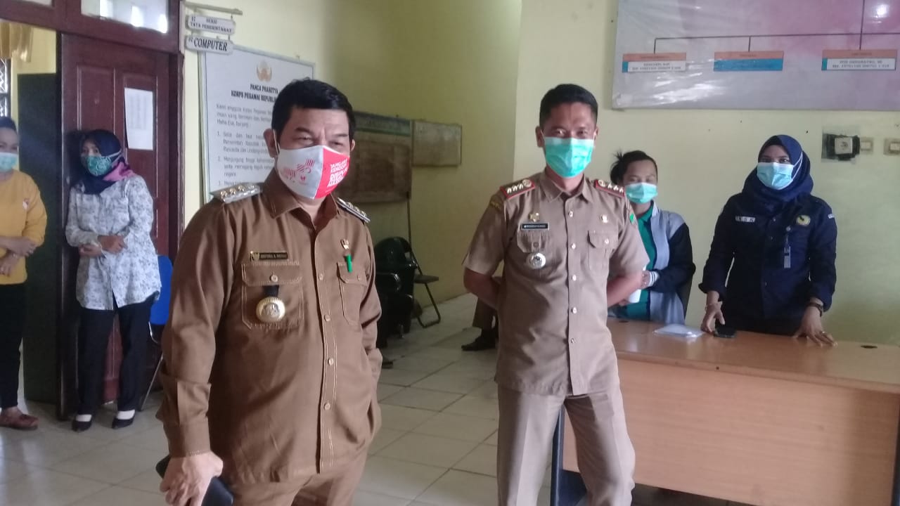 WhatsApp Image 2021-01-13 at 09.28.53 Bupati Bartim Kunjungi Kantor Camat Dusun Tengah