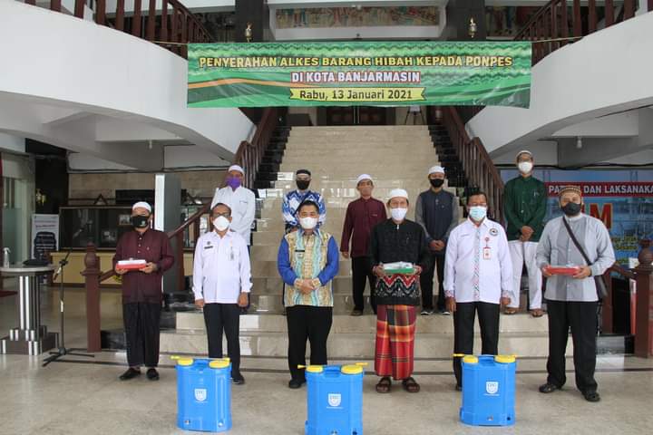 WhatsApp Image 2021-01-13 at 14.16.02 Ibnu Sina Serahkan Bantuan Alat Kesehatan kepada 8 Pondok Pesantren