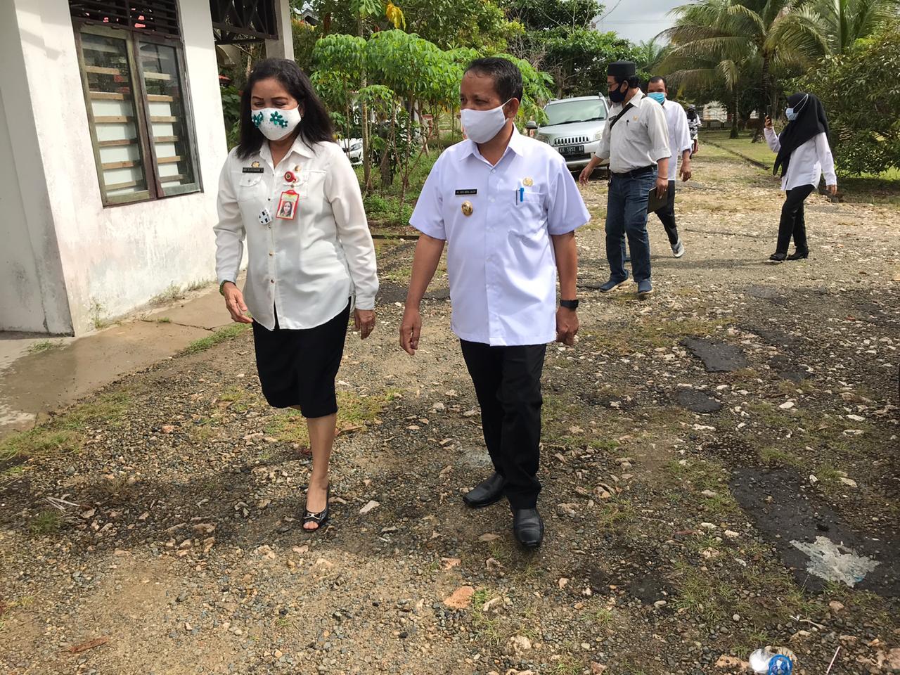 Wakil Bupati Bartim Kunjungi Kantor Camat dan Puskesmas Awang