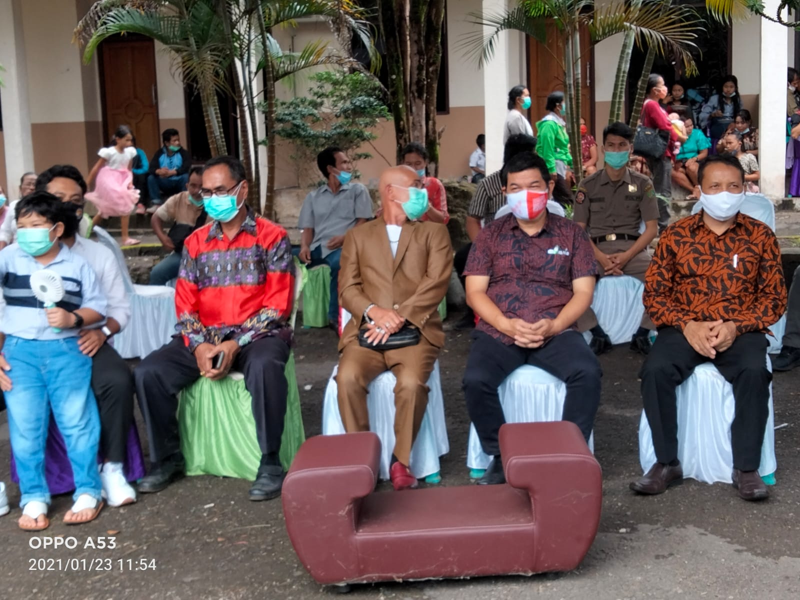 Tiga Tokoh Bartim Berbincang Hangat di Resepsi Perkawinan