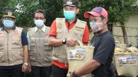 WhatsApp Image 2021-01-30 at 14.44.31 Pemko Banjarmasin dan ULM Salurkan Bantuan