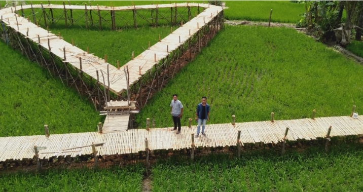 Pemerintah Desa Balida Bangun Destinasi Wisata Jembatan Bambu