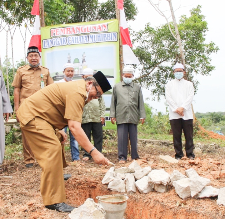 WhatsApp Image 2021-02-16 at 17.30.31 Bupati Ansharuddin Meletakkan Batu Pertama Pembangunan Langgar Al-Muhajirin