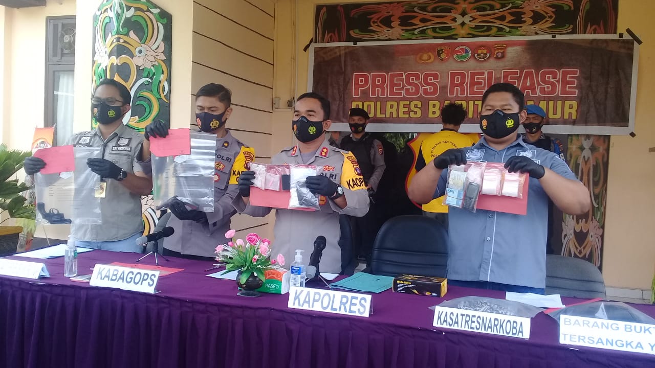 Polres Bartim Ungkap Bisnis Sabu Dikengkapi Dua Senjata Api