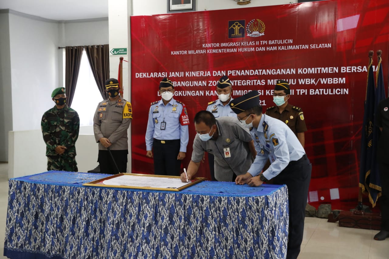 Imigrasi Kelas II TPI Batulicin Canangkan Zona Integritas