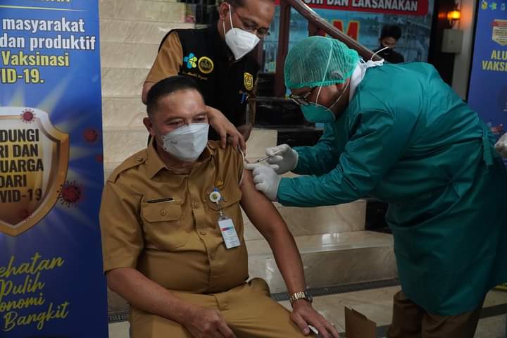 FB_IMG_1615271824181 Plh Walikota Jadi Contoh Bahwa Vaksinasi Tidak Membahayakan