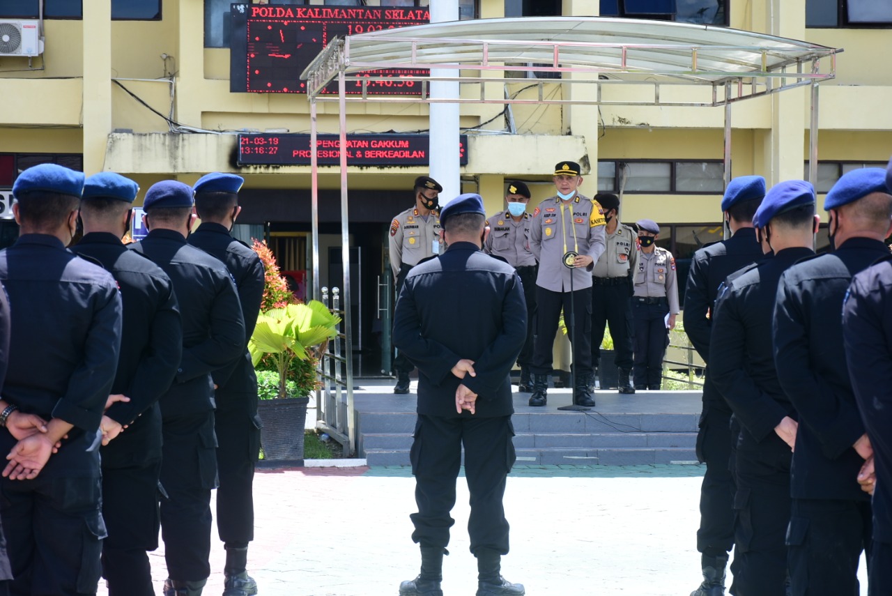 IMG-20210319-WA0079 Antisipasi Putusan MK, Polda Kalsel Gelar Apel Pengamanan dan Patroli Skala Besar