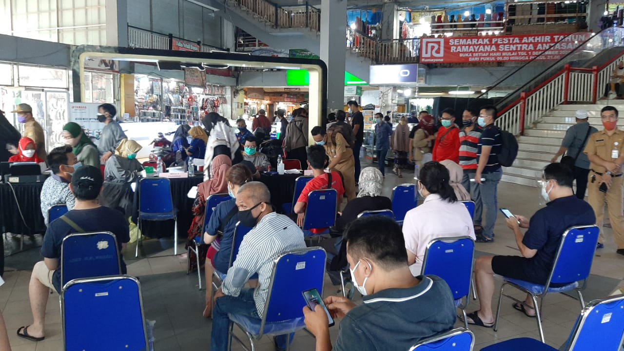 IMG-20210324-WA0088 560 Pedagang Pasar Sentra Antasari Telah Divaksin