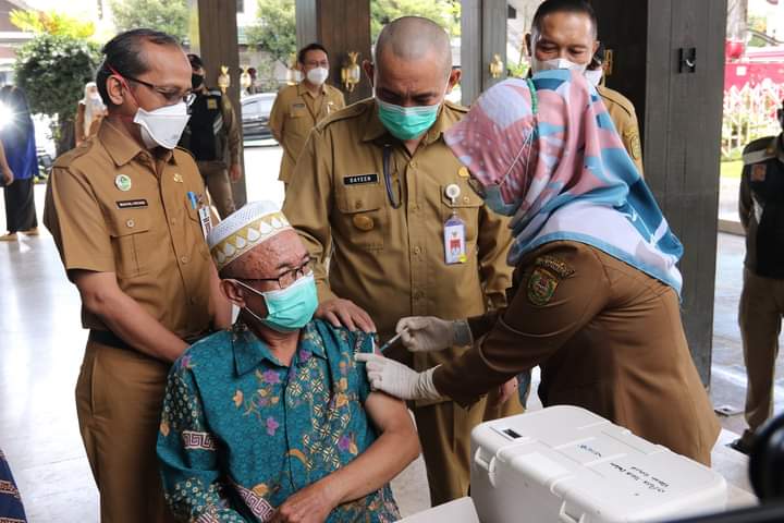 Vaksinasi Lansia Banjarmasin Belum Capai Target