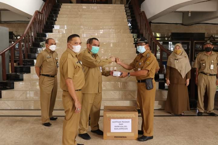 Pemkot Banjarmasin dapat Bantuan Masker dari Bank Kalsel