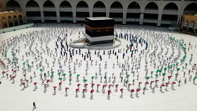 098851700_1596066573-20200729-Begini-suasana-ibadah-haji-di-tengah-pandemi-COVID-19-AP-1 Daftar Tunggu Calon Haji Bartim Kian Panjang