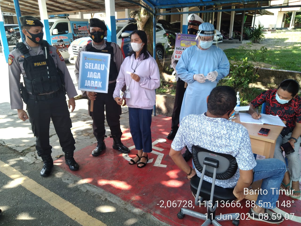 Polres Bartim Lakukan Rapid Test Antigen Terhadap Pemohon Pembuatan SIM 