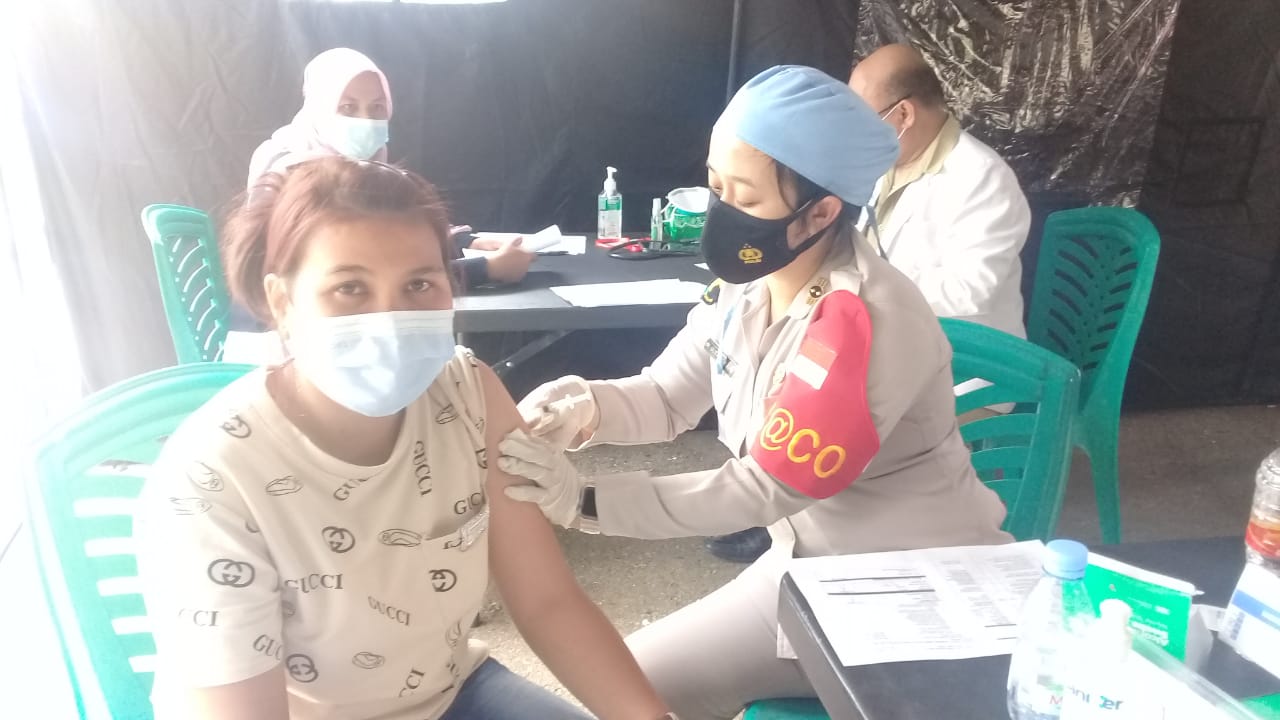 Perangkat Desa Gumpa Menangis Minta Divaksin