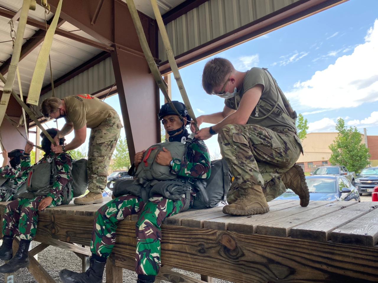Garuda Air Bone Gandeng Perwira Yonif 623/BWU Latihan Bersama