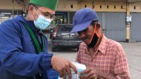 Peringati HUT RI Ke-76,  HMI dan Kohati Bagikan Masker dan Handsanitizer