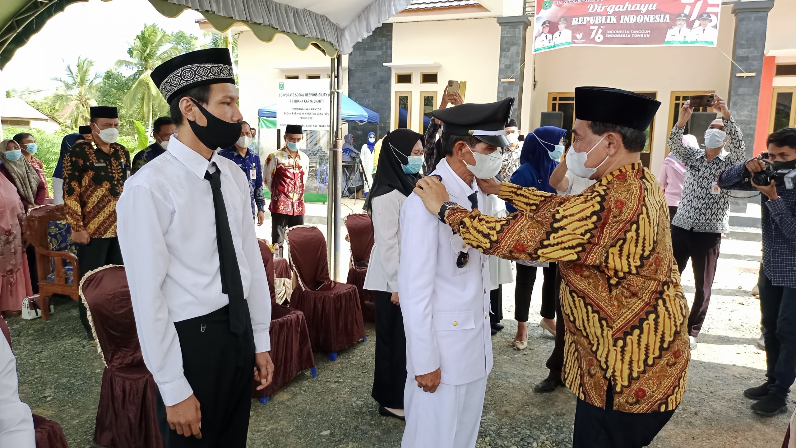 Bupati Zairullah Resmikan 4 Kantor Desa Persiapan