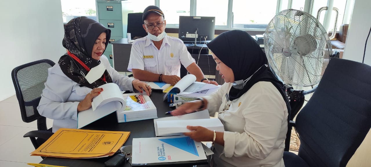 Kadispersip HSU Kunjungi Perputakaan Pal Enam