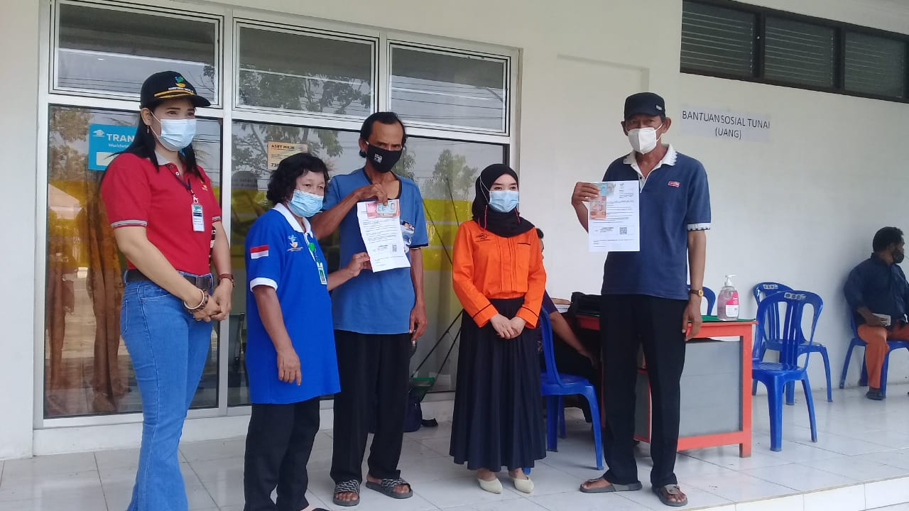 Kantor Pos Tamiyang Salurkan Bansos