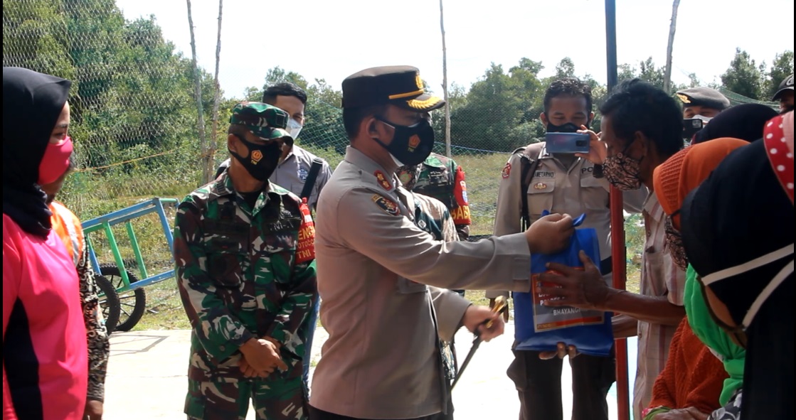 WhatsApp Image 2021-08-08 at 10.14.30 Polres Bartim Laksanakan Vaksinasi Dosis Dua Sekaligus Bagi Paket Sembako