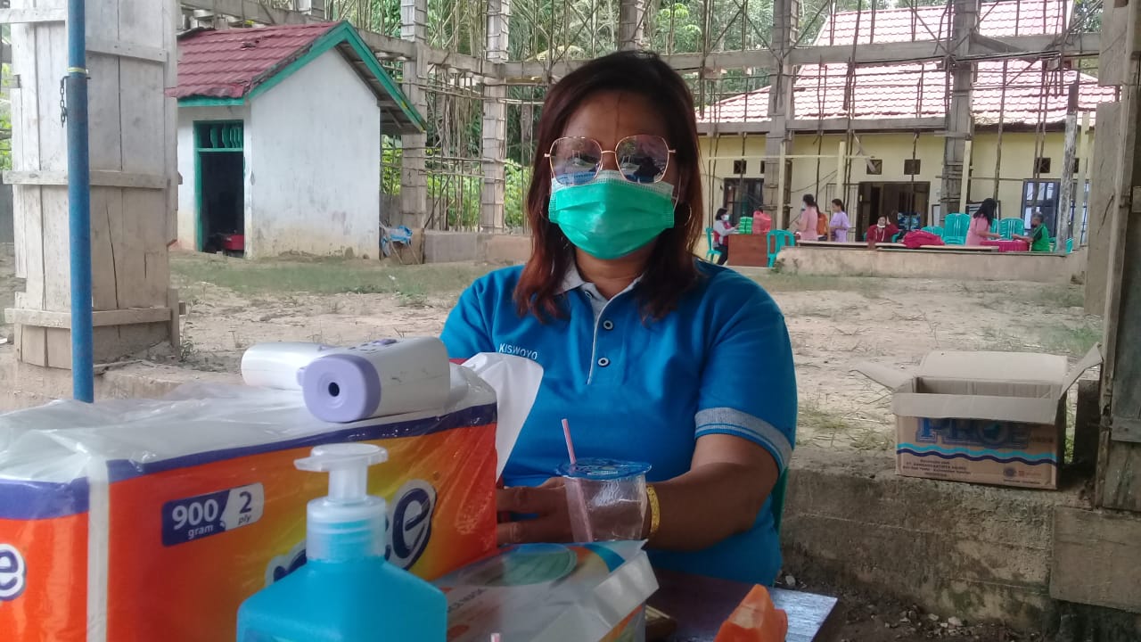Cica; Petugas Posko PPKM Desa Murutuwu yang Selalu  Aktif Bertugas