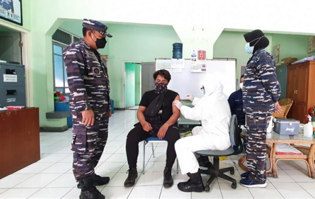 Lanal Banjarmasin Terus Gencarkan Vaksinasi Masyarakat Pesisir