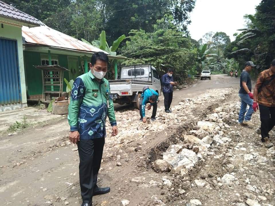 Bupati Balangan Tinjau Kondisi Jalan Alternatif
