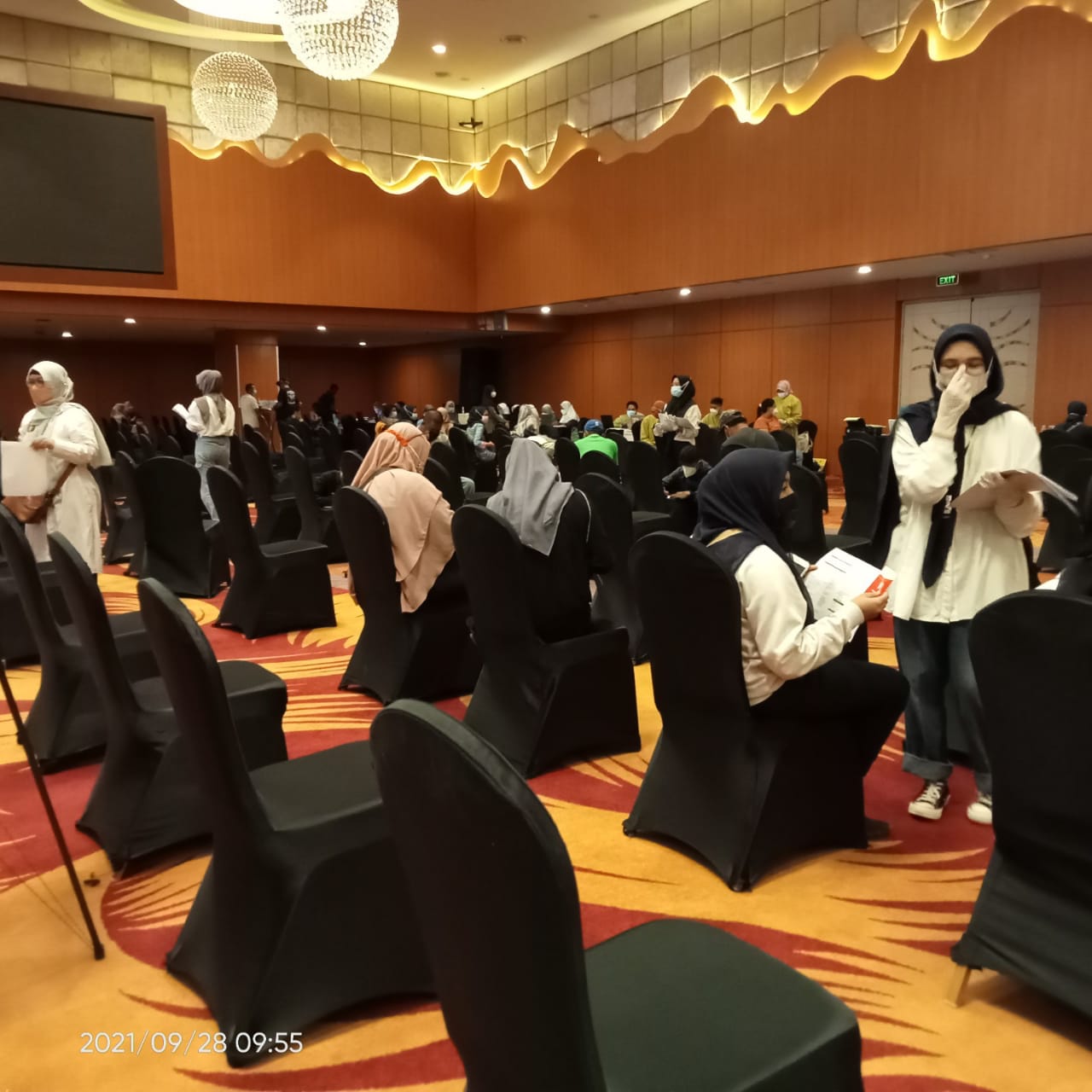 IMG-20210928-WA0086 HUT Ke-44 Pasar Modal, Industri Jasa Keuangan Gelar Vaksinasi Massal