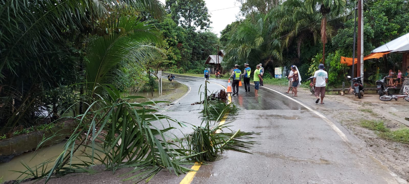 Satlantas Polres Bartim: Hati-hati Melintas di Desa Lenggang