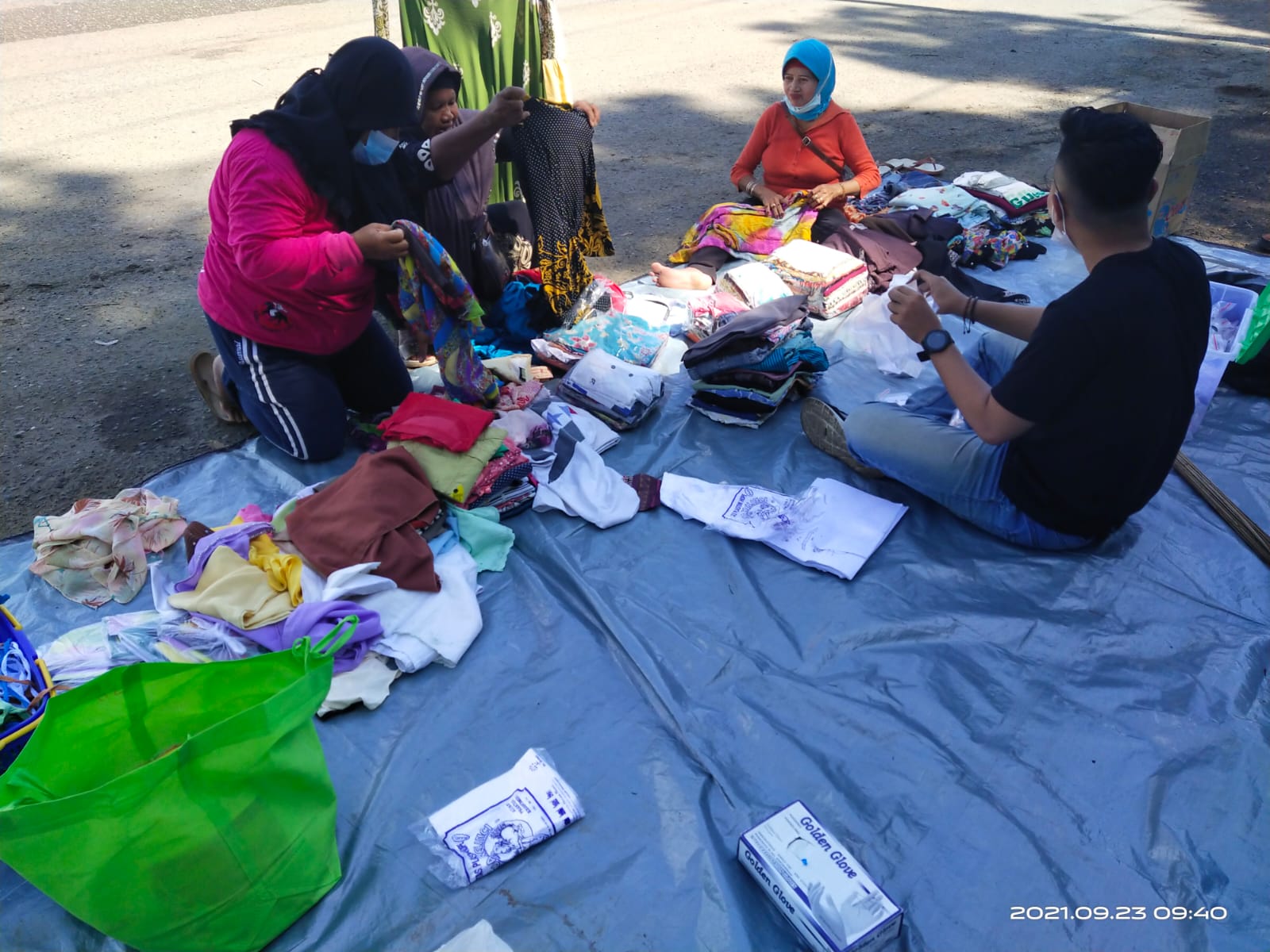 PPKM Terus Diperpanjang, Gerakan Kaos Hitam Gelar Pasar Gratis 