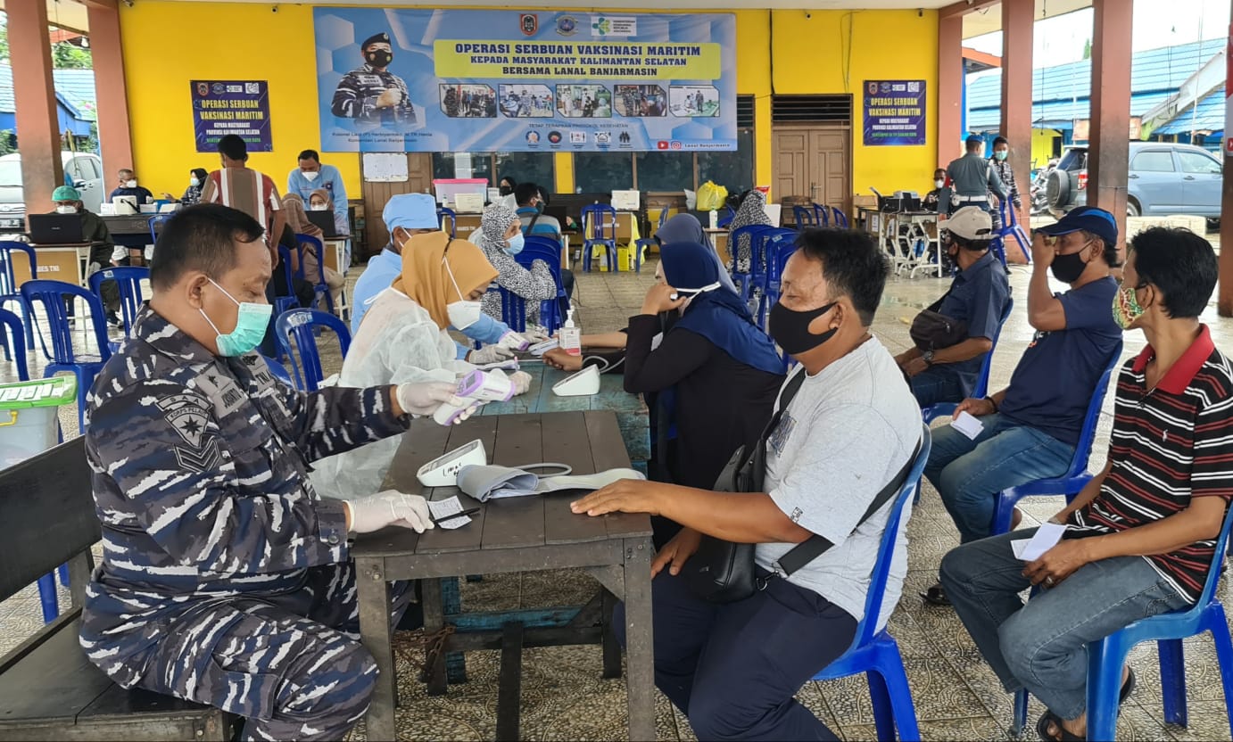 Lanal Banjarmasin Gelar Vaksinasi di Dermaga Banjar Raya