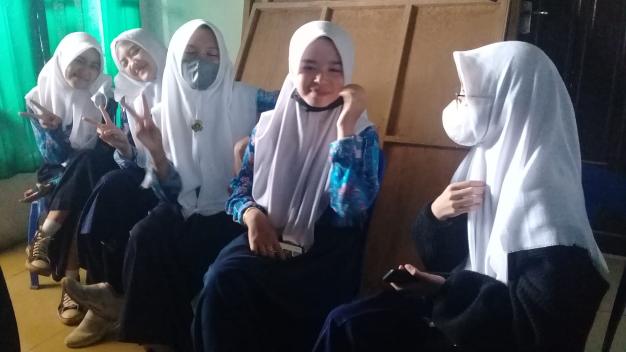 Pelajar MTsN2 Bartim Ikut Vaksinasi Dosis Pertama