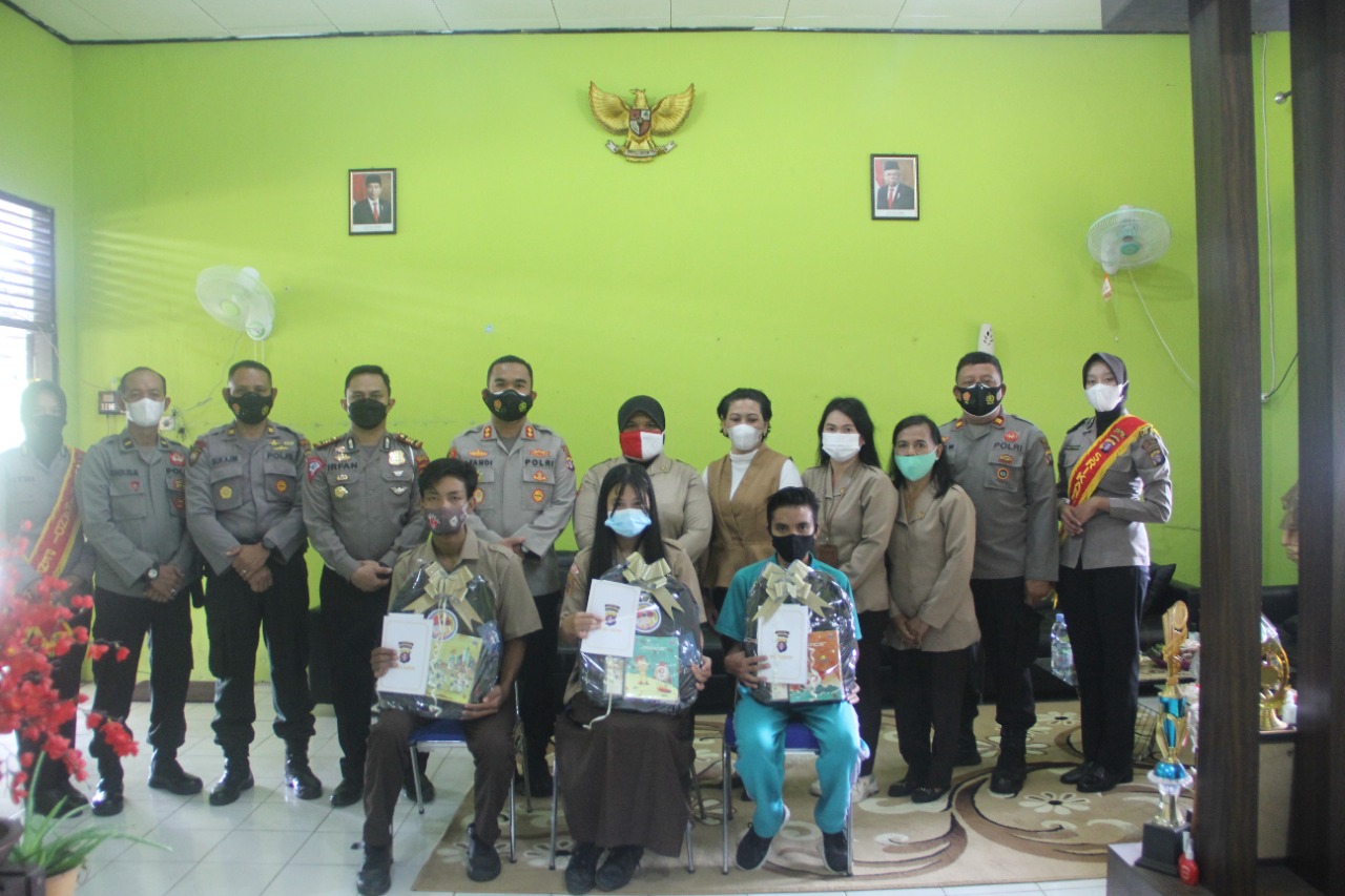 Kapolres Bartim Sosialisasikan Prokes Kepada Pelajar SMAN1 Tamiang Layang